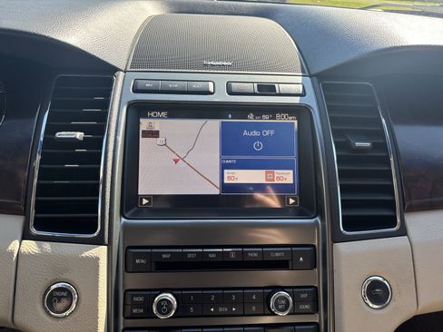 Used 2012 Ford Taurus Limited FWD image 19