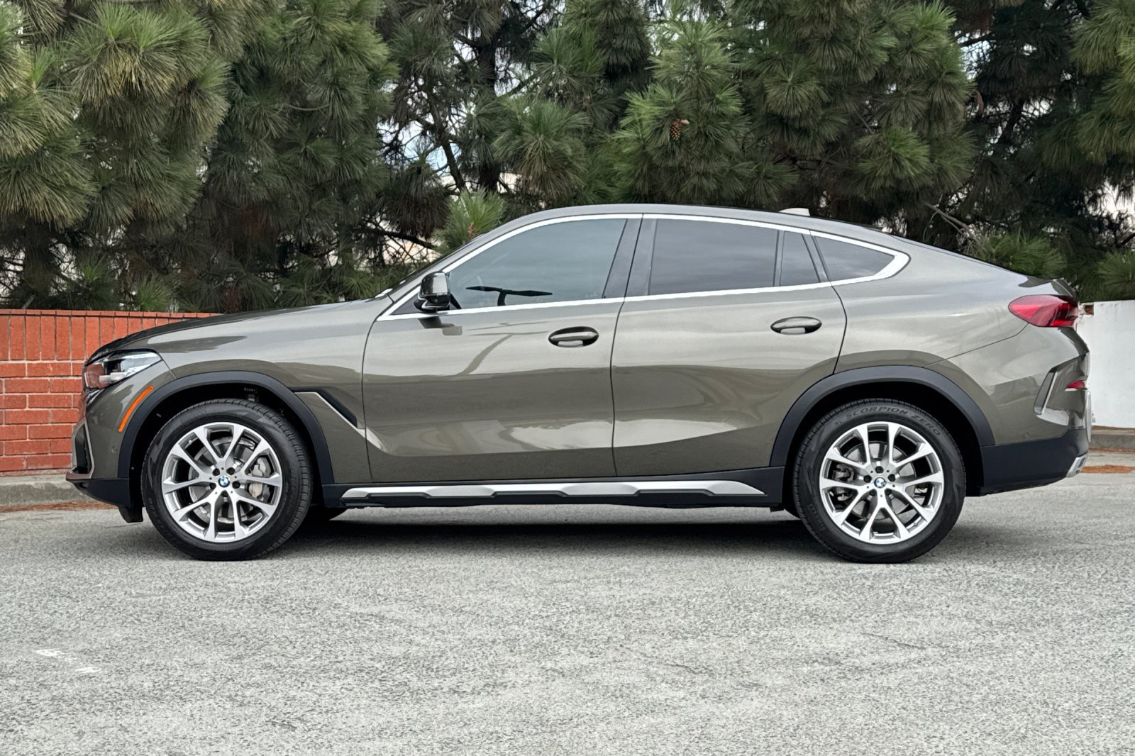 Used 2022 BMW X6 xDrive40i AWD/4WD image 7