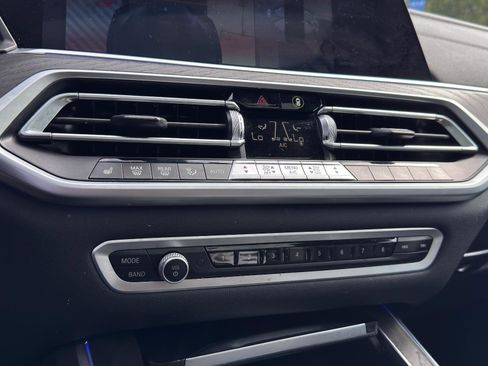 Used 2022 BMW X7 xDrive40i w/ Premium Package image 21