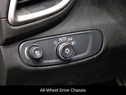 Used 2019 Chevrolet Trax LT w/ LT Convenience Package image 18