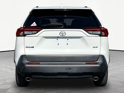 Used 2019 Toyota RAV4 XLE FWD image 5