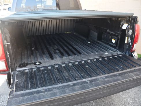 Used 2017 Toyota Tacoma TRD Off-Road AWD/4WD image 36