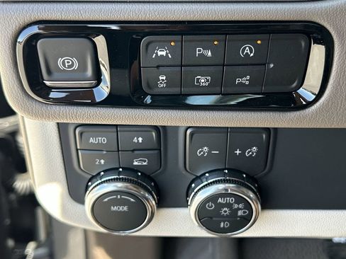 New 2026 GMC Yukon Denali AWD/4WD image 18