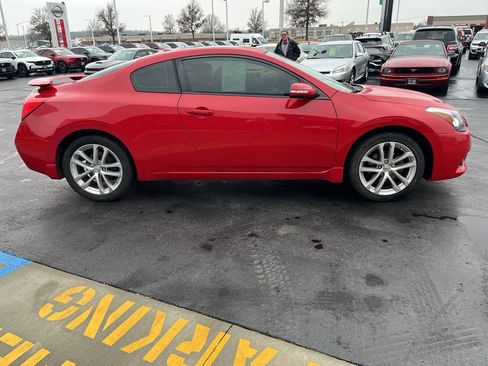 Used 2010 Nissan Altima 3.5 SR w/ Leather Pkg image 6