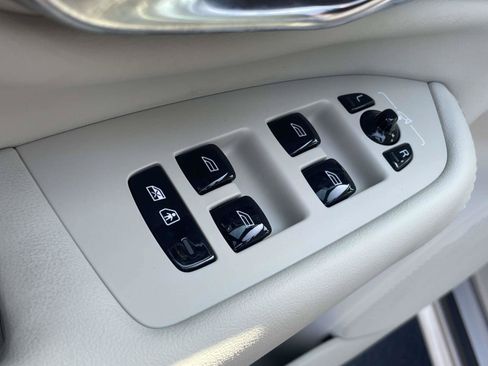 Certified 2024 Volvo XC90 T8 Ultimate w/ Protection Package Premier AWD/4WD image 17