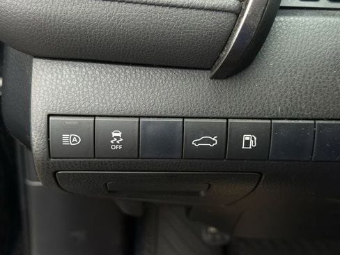 Used 2018 Toyota Camry LE image 21