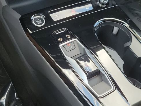 New 2025 Audi Q6 e-tron Premium Plus image 25