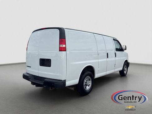 Used 2018 Chevrolet Express 2500 w/ Driver Convenience Package RWD image 6