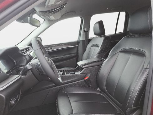 Certified 2024 Jeep Grand Cherokee Limited AWD/4WD image 16