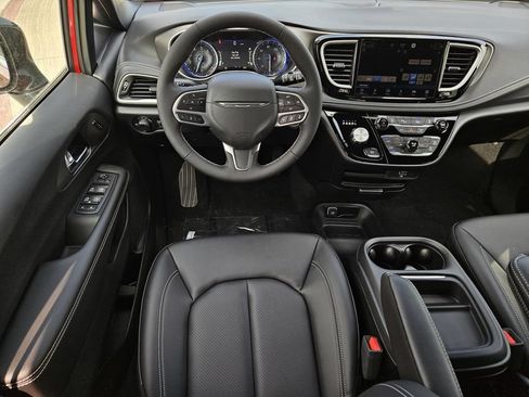 New 2027 Chrysler Pacifica Select FWD image 9