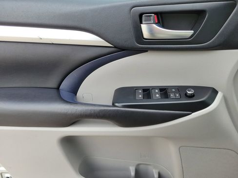 Used 2019 Toyota Highlander XLE image 15