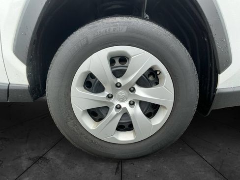 Used 2024 Toyota RAV4 LE FWD image 15