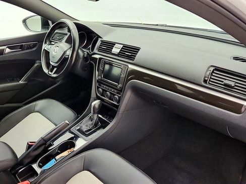 Used 2018 Volkswagen Passat 3.6 FWD image 24