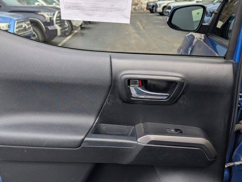 Certified 2017 Toyota Tacoma TRD Sport w/ Tow Package (A/T) image 14