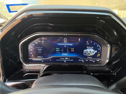 Used 2024 Chevrolet Silverado 2500 LTZ w/ LTZ Plus Package AWD/4WD image 4