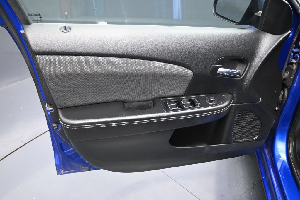 Used 2013 Dodge Avenger SE FWD image 10