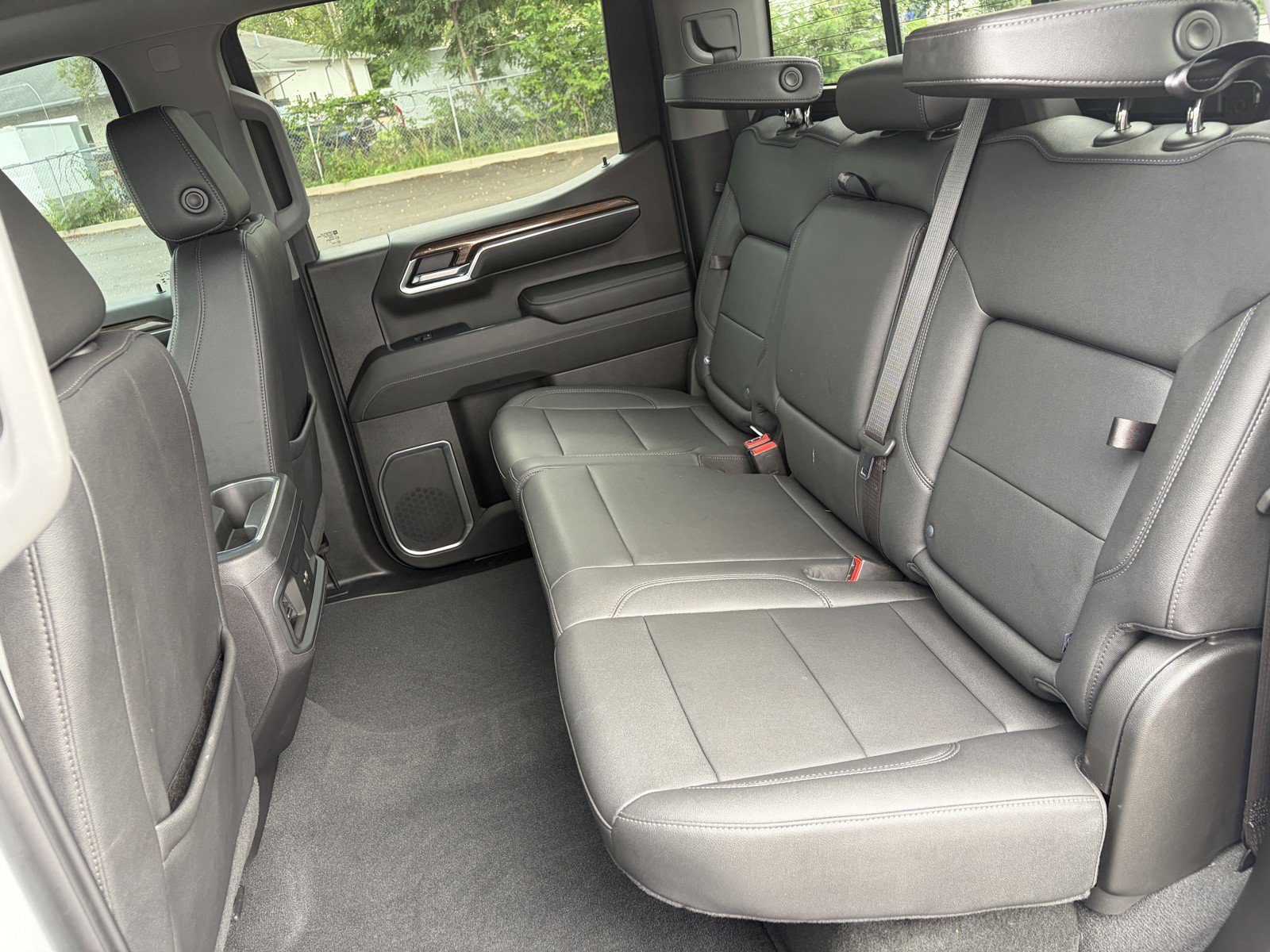 Used 2023 Chevrolet Silverado 1500 LT Trail Boss w/ LT Trail Boss Premium Package AWD/4WD image 9