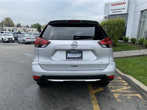 Certified 2018 Nissan Rogue SV image 7
