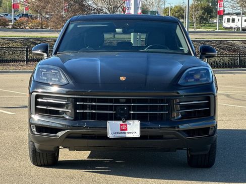 Used 2024 Porsche Cayenne Base image 9