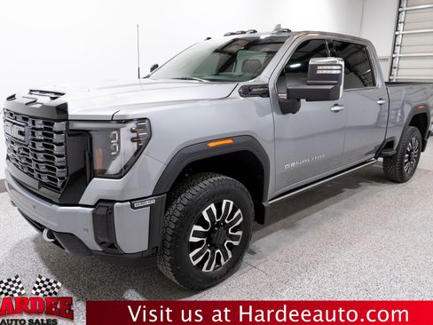 Used 2025 GMC Sierra 2500 Denali Ultimate image 2