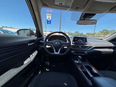Used 2025 Nissan Altima 2.5 SV FWD image 34