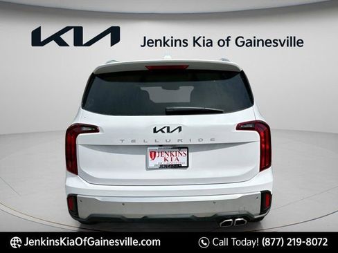Used 2024 Kia Telluride S FWD image 4