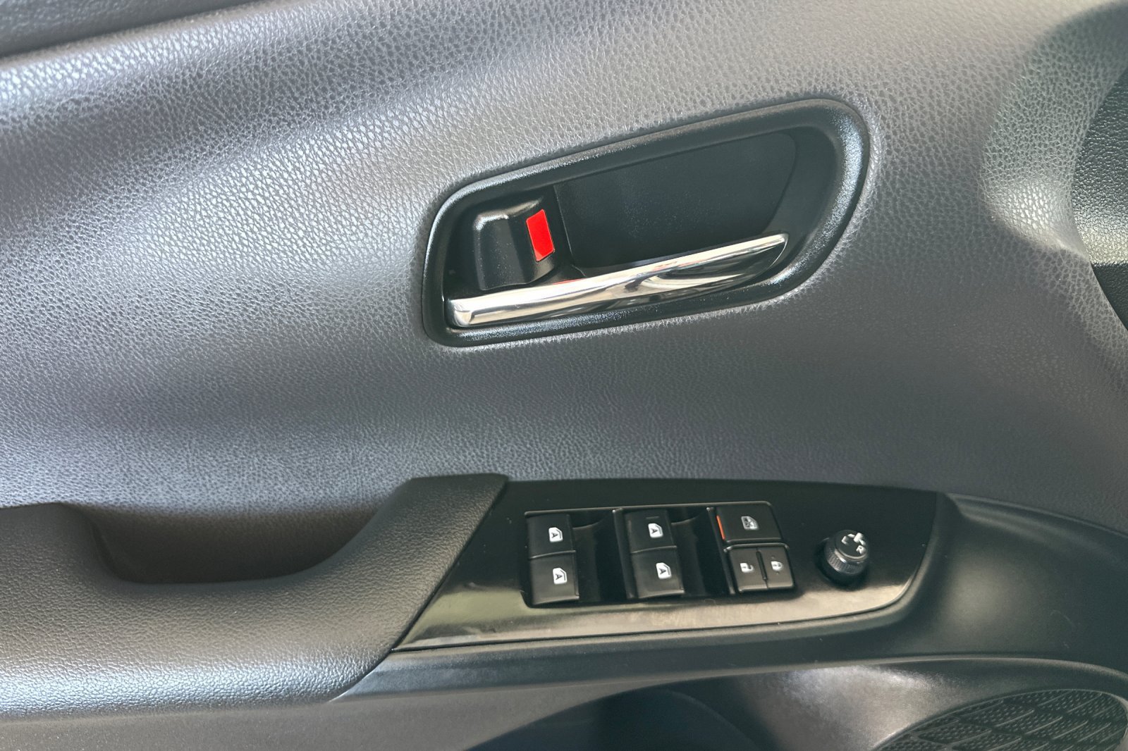 Used 2018 Toyota Prius Three Touring FWD image 11
