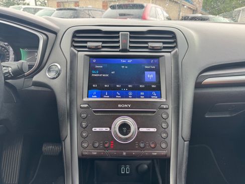 Used 2019 Ford Fusion Titanium AWD/4WD image 14
