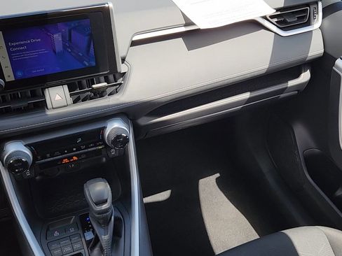Used 2025 Toyota RAV4 XLE AWD/4WD image 6