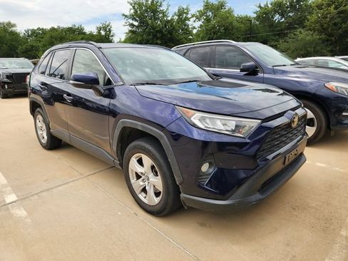 Used 2019 Toyota RAV4 XLE w/ Convenience Package FWD image 1