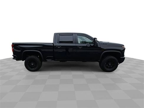 Used 2025 Chevrolet Silverado 2500 ZR2 w/ Technology Package image 9