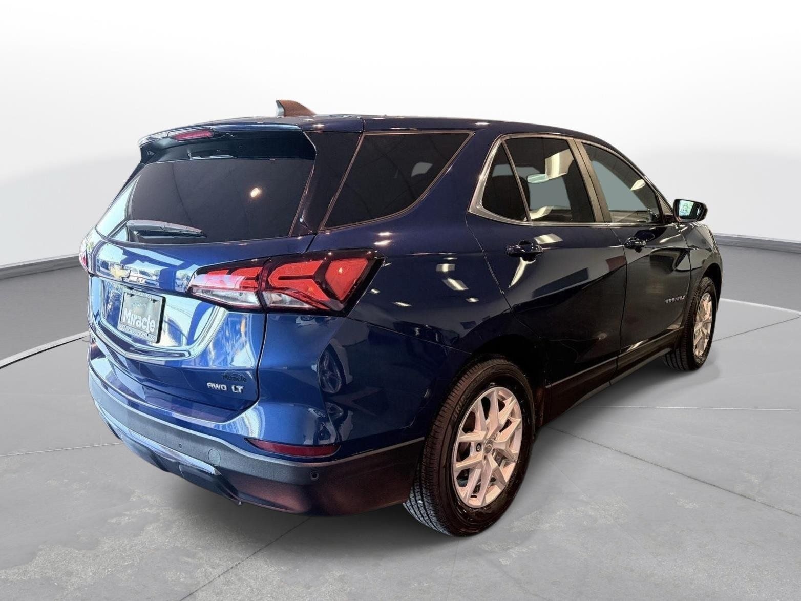 Used 2023 Chevrolet Equinox LT AWD/4WD image 12