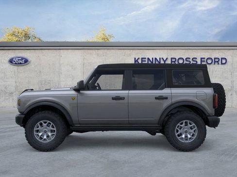 New 2025 Ford Bronco Badlands image 3