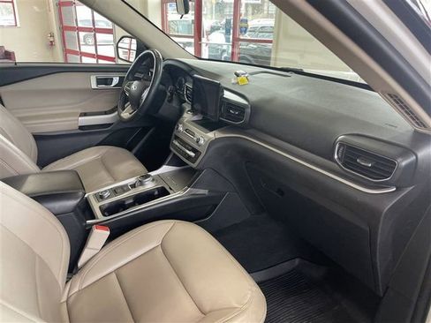 Used 2022 Ford Explorer XLT w/ Equipment Group 202A image 23