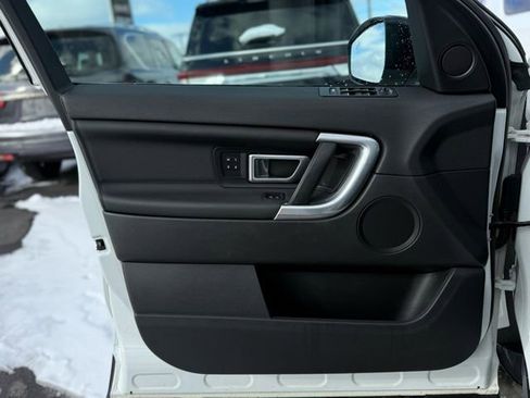 Used 2017 Land Rover Discovery Sport HSE image 12