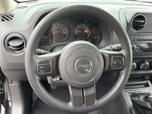 Used 2017 Jeep Patriot Sport AWD/4WD image 9