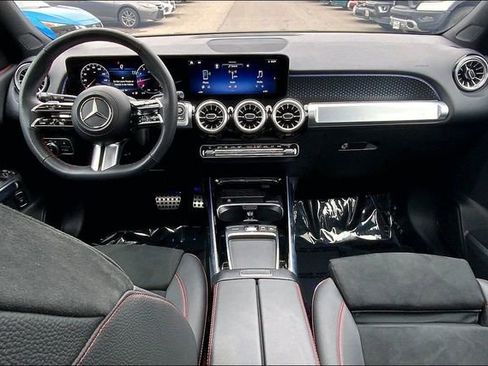 Used 2026 Mercedes-Benz GLB 250 4MATIC image 12