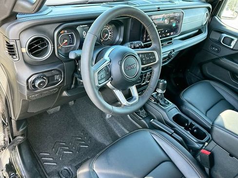 Used 2024 Jeep Wrangler Unlimited Sahara w/ Technology Group AWD/4WD image 10