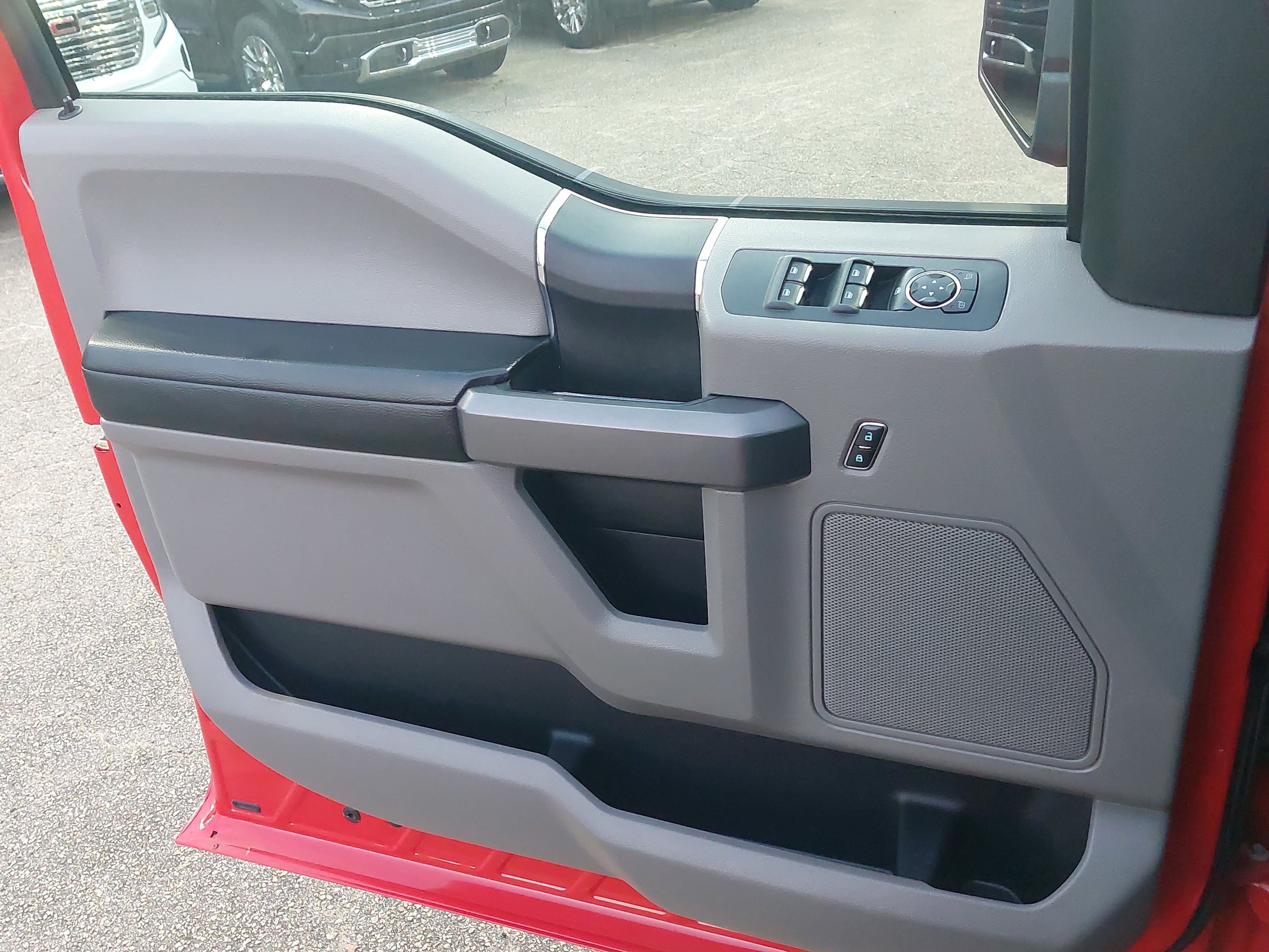 Used 2016 Ford F150 XLT AWD/4WD image 27