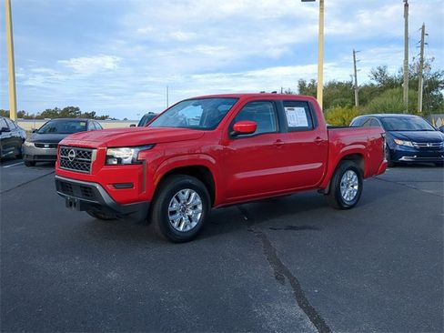 Used 2023 Nissan Frontier SV image 2