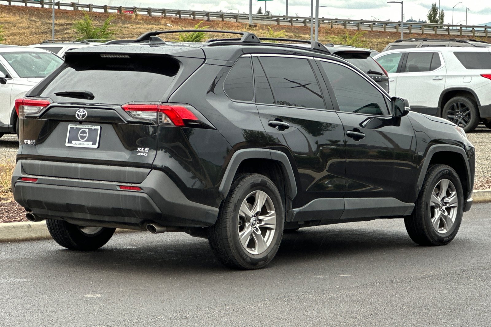 Used 2022 Toyota RAV4 XLE w/ Convenience Package AWD/4WD image 3