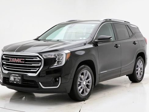 Used 2024 GMC Terrain SLT image 2