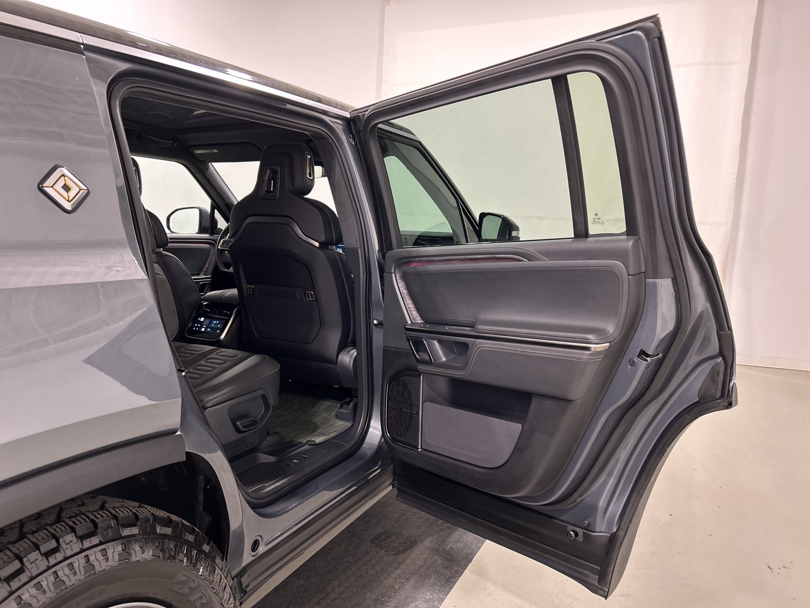 Used 2022 Rivian R1S Launch Edition Quad AWD/4WD image 19
