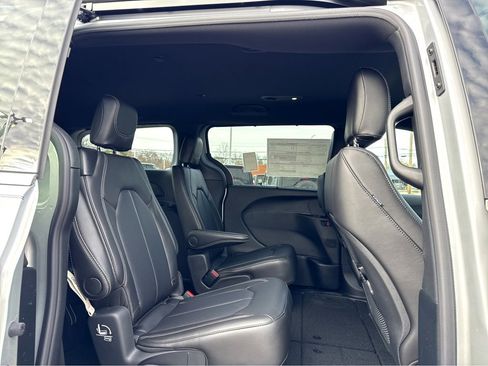 New 2026 Chrysler Voyager LX image 9