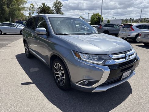 Used 2017 Mitsubishi Outlander SE FWD image 7
