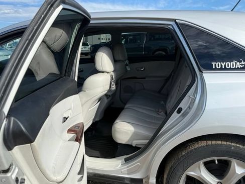 Used 2011 Toyota Venza AWD w/ Comfort Pkg image 16
