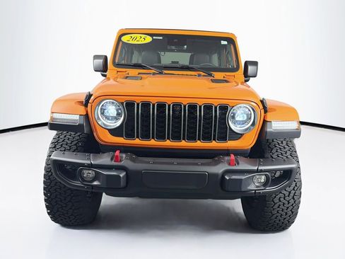 Used 2025 Jeep Wrangler Unlimited Rubicon AWD/4WD image 2