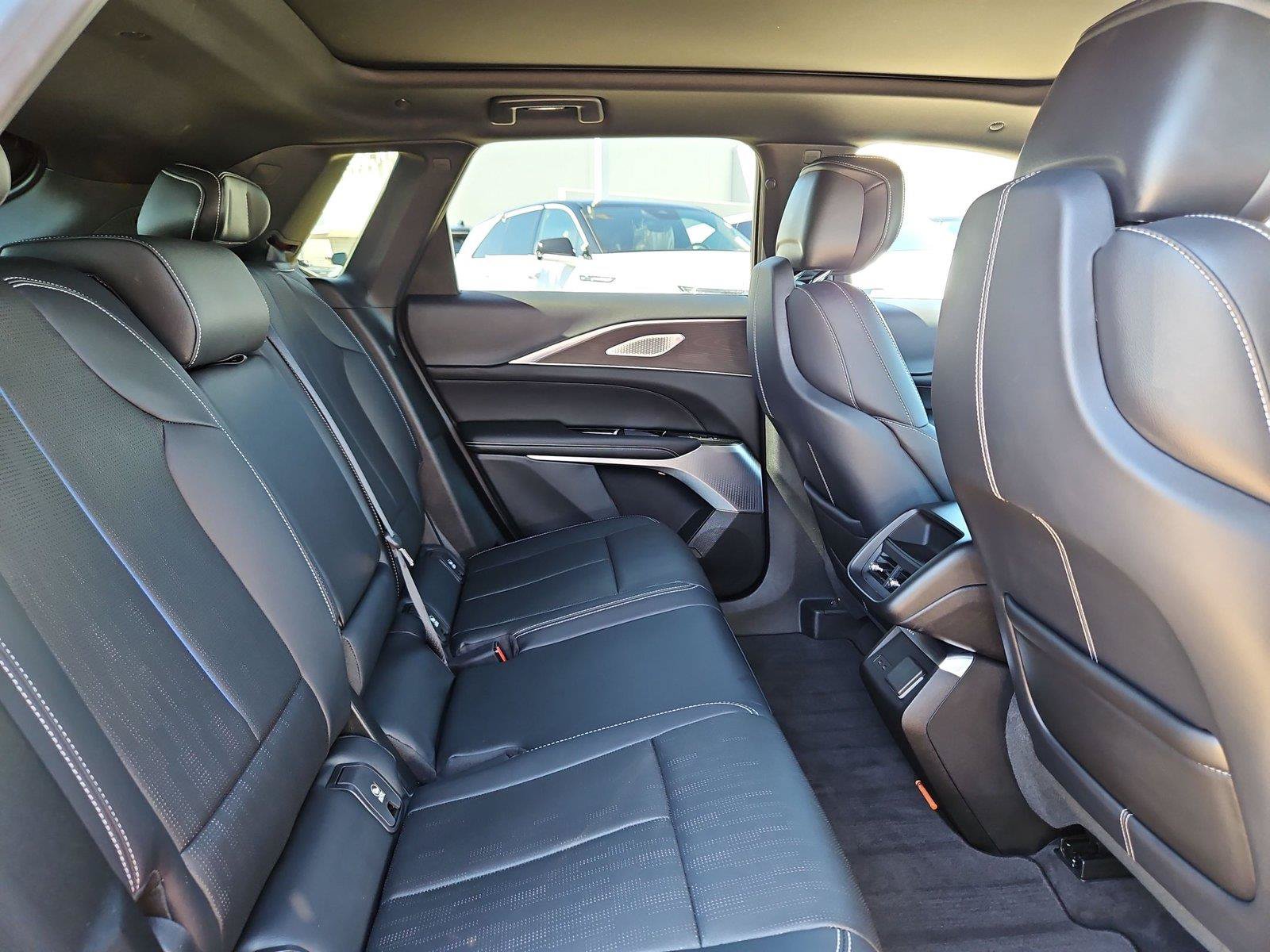 Certified 2024 Cadillac Lyriq Luxury AWD/4WD image 30