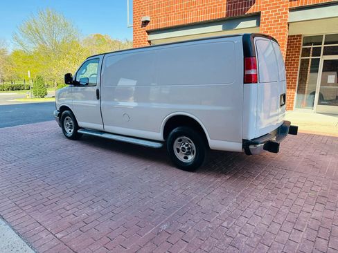Used 2019 GMC Savana 2500 w/ Driver Convenience Package image 3