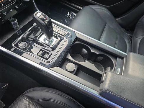 Used 2020 Jaguar XE S image 24